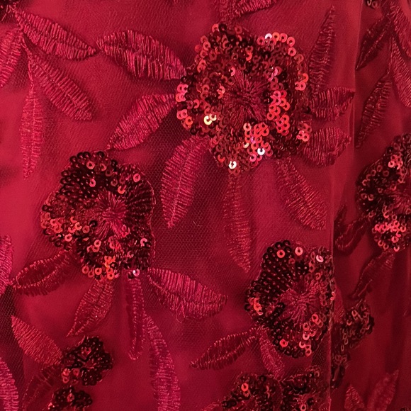 Blondie Nites - Red Gown - Picture 7 of 10